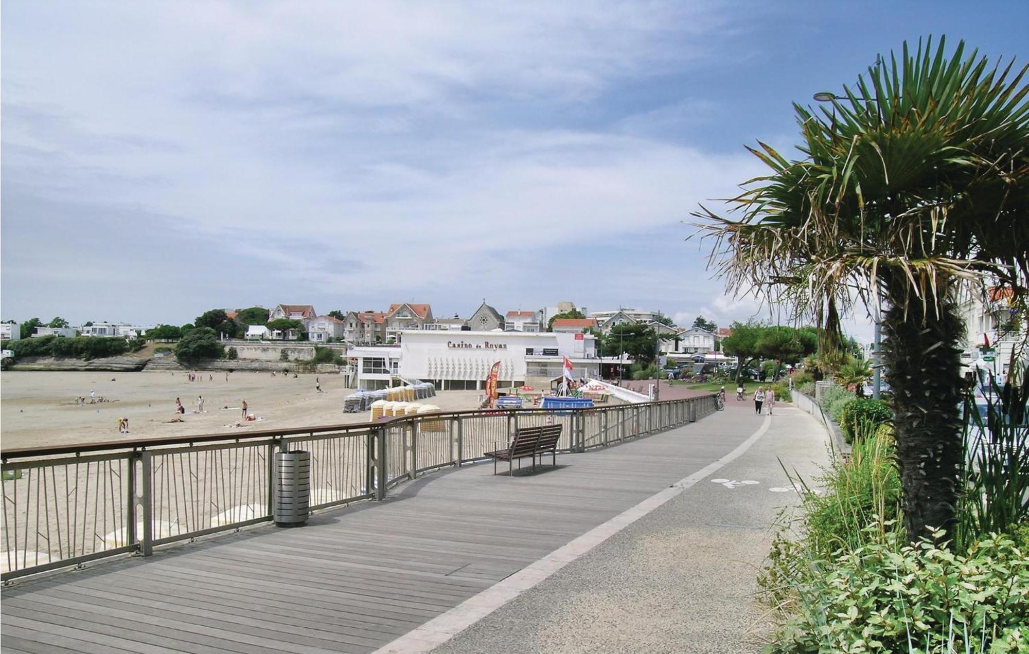 Gorgeous Apartment In Royan With Kitchen エクステリア 写真