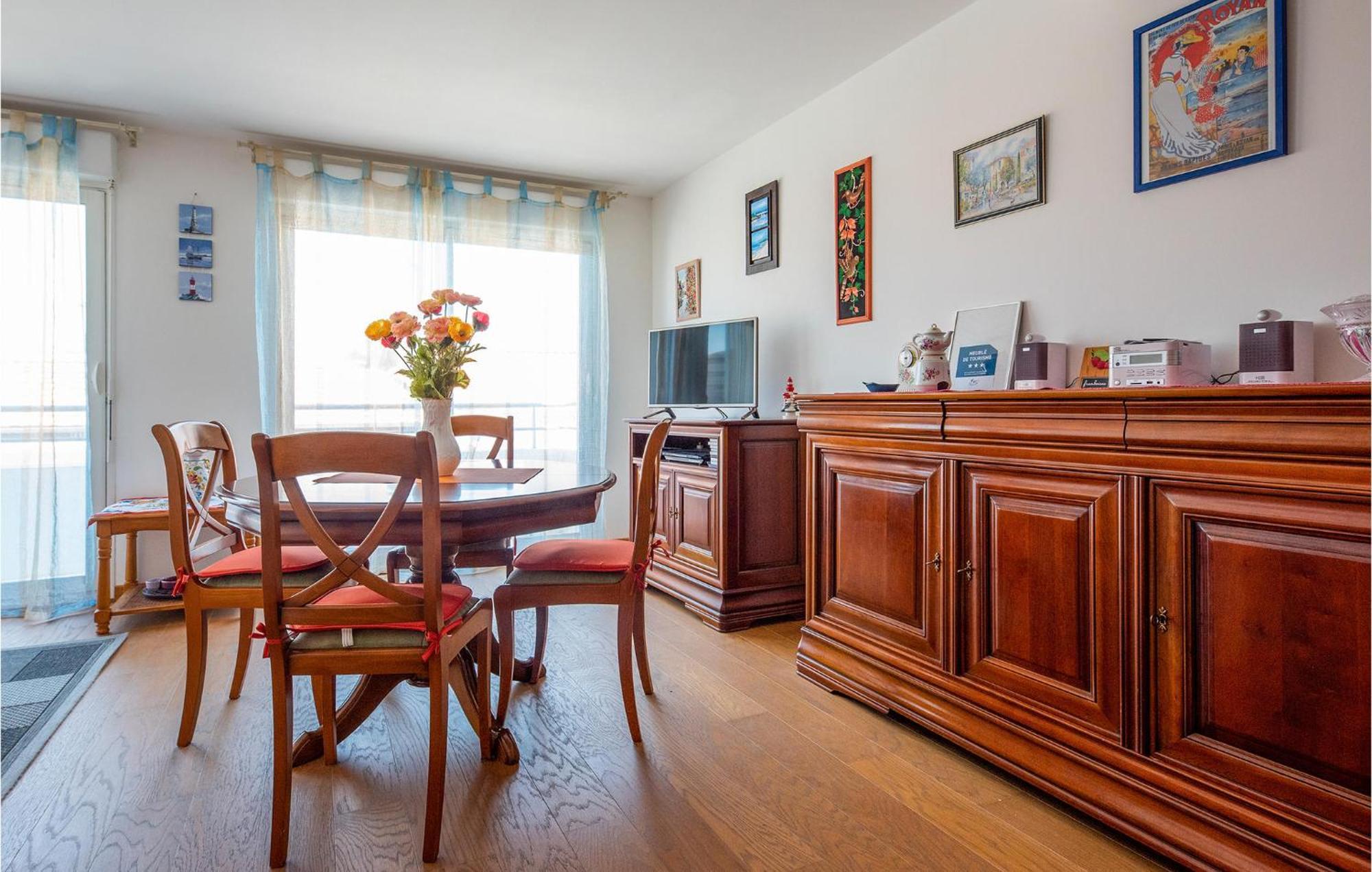 Gorgeous Apartment In Royan With Kitchen エクステリア 写真